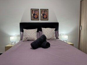 3 chambres, fer et planche à repasser, Wi-Fi, draps fournis