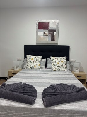 3 bedrooms, iron/ironing board, WiFi, bed sheets