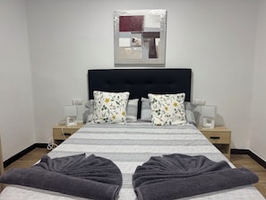 3 chambres, fer et planche Ă repasser, Wi-Fi, draps fournis