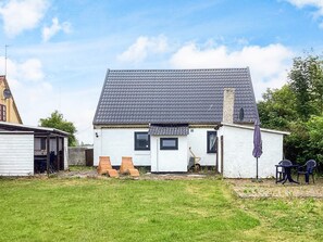 A single-story house with a tiled roof, a small porch, and a garden area. - 6 Person Holiday Home in Horslunde (Horslunde)