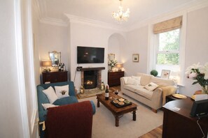TV, fireplace - A cottage that sleeps 8 guests in 4 bedrooms (Carlisle)