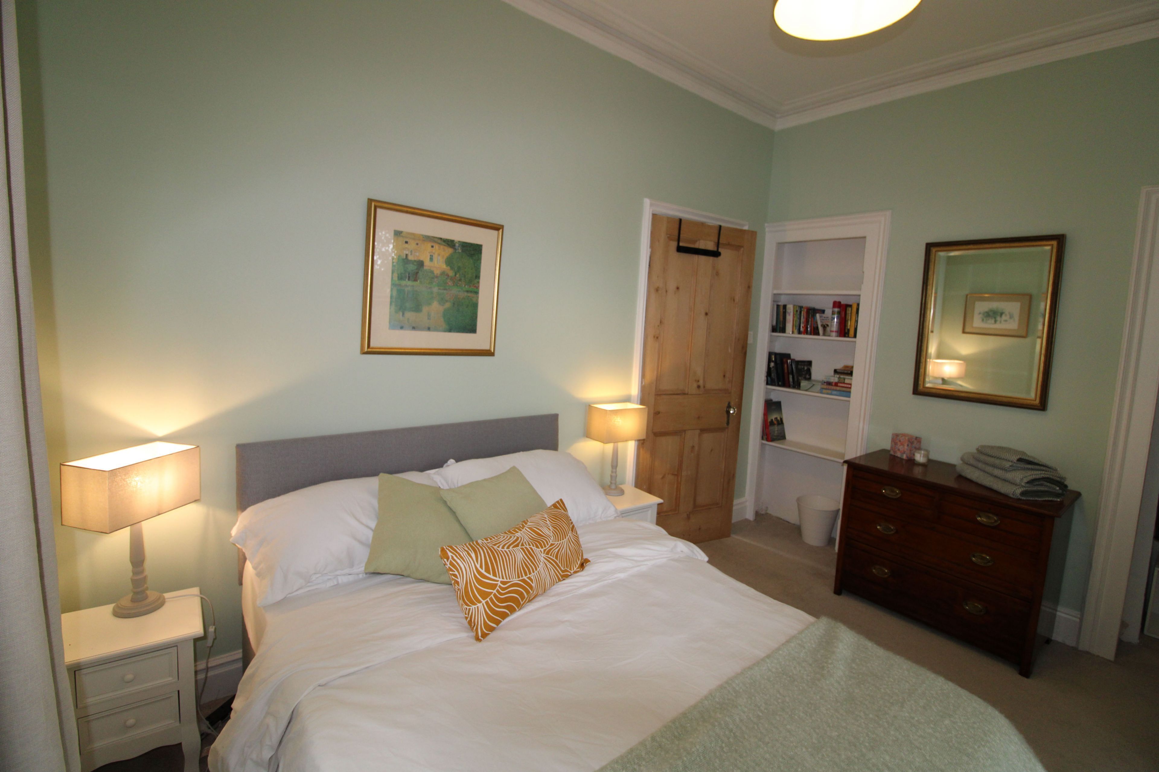 Iron/ironing board, free WiFi, bed sheets