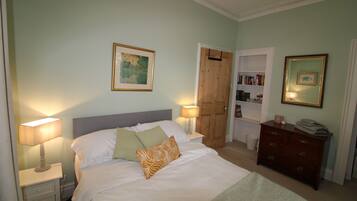 Iron/ironing board, free WiFi, bed sheets