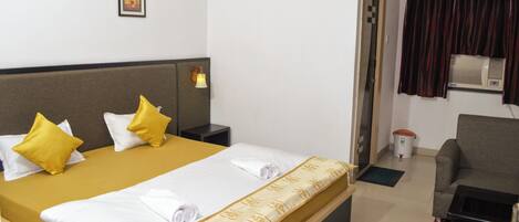 5 chambres, bureau, Wi-Fi gratuit, draps fournis