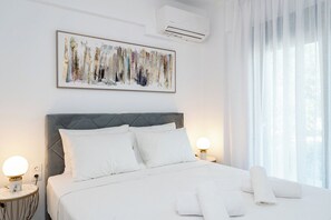 Appartement Classique, vue piscine | Rideaux occultants, fer et planche à repasser, Wi-Fi gratuit