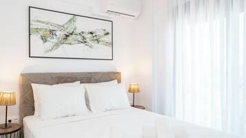Klassiek appartement, uitzicht op zwembad | Verduisterende gordijnen, een strijkplank/strijkijzer, gratis wifi