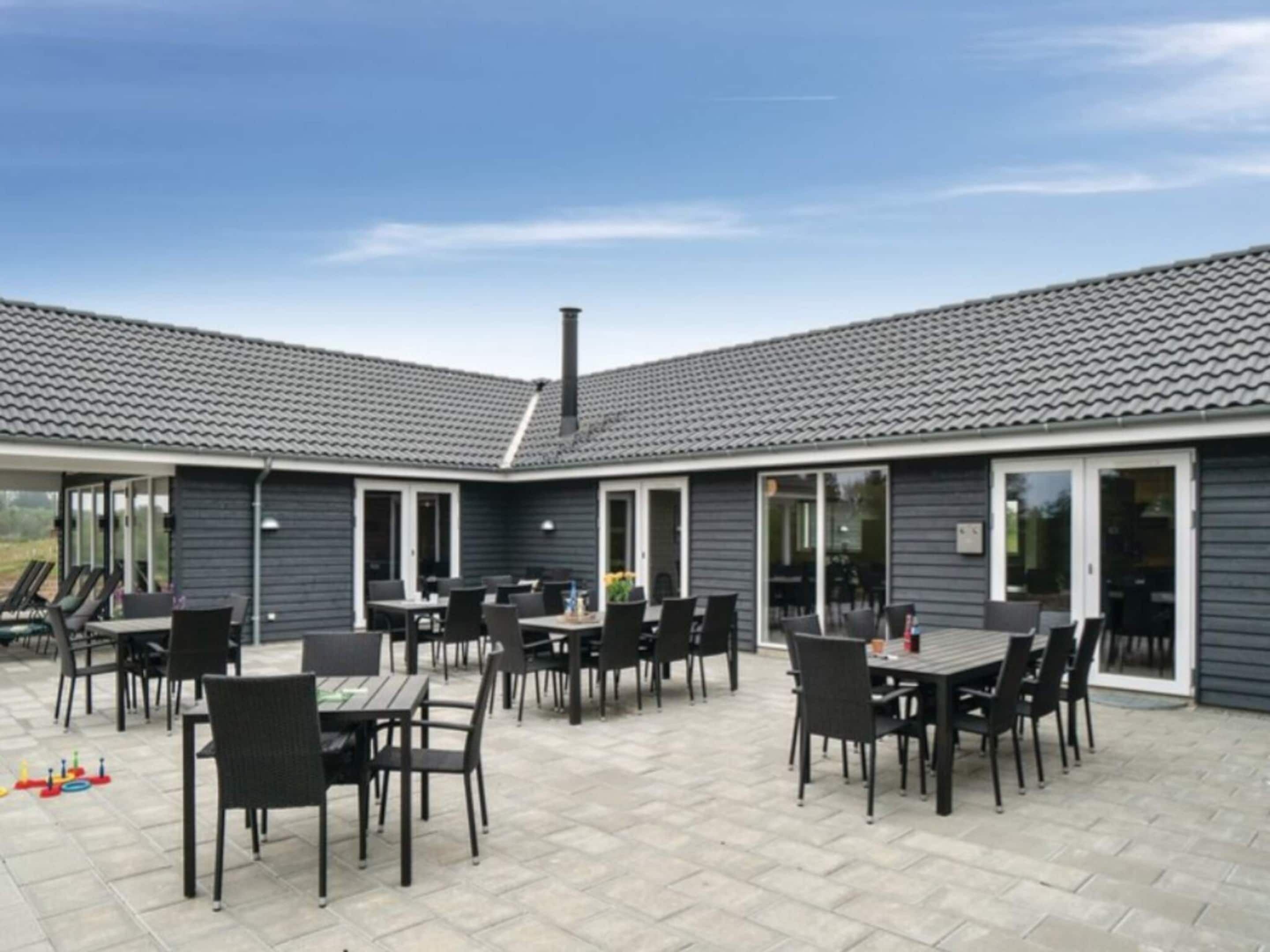 House | Outdoor dining