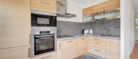 公寓 | 私人廚房 | 雪櫃、微波爐、焗爐、爐具