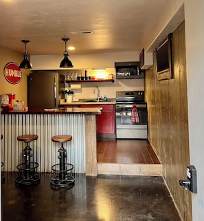 In-room dining - Mountain View Retreat (Ennis)