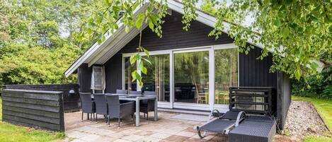 House | Outdoor dining