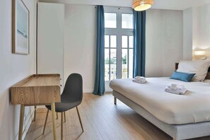 3 Schlafzimmer, Schreibtisch, Bügeleisen/Bügelbrett, WLAN