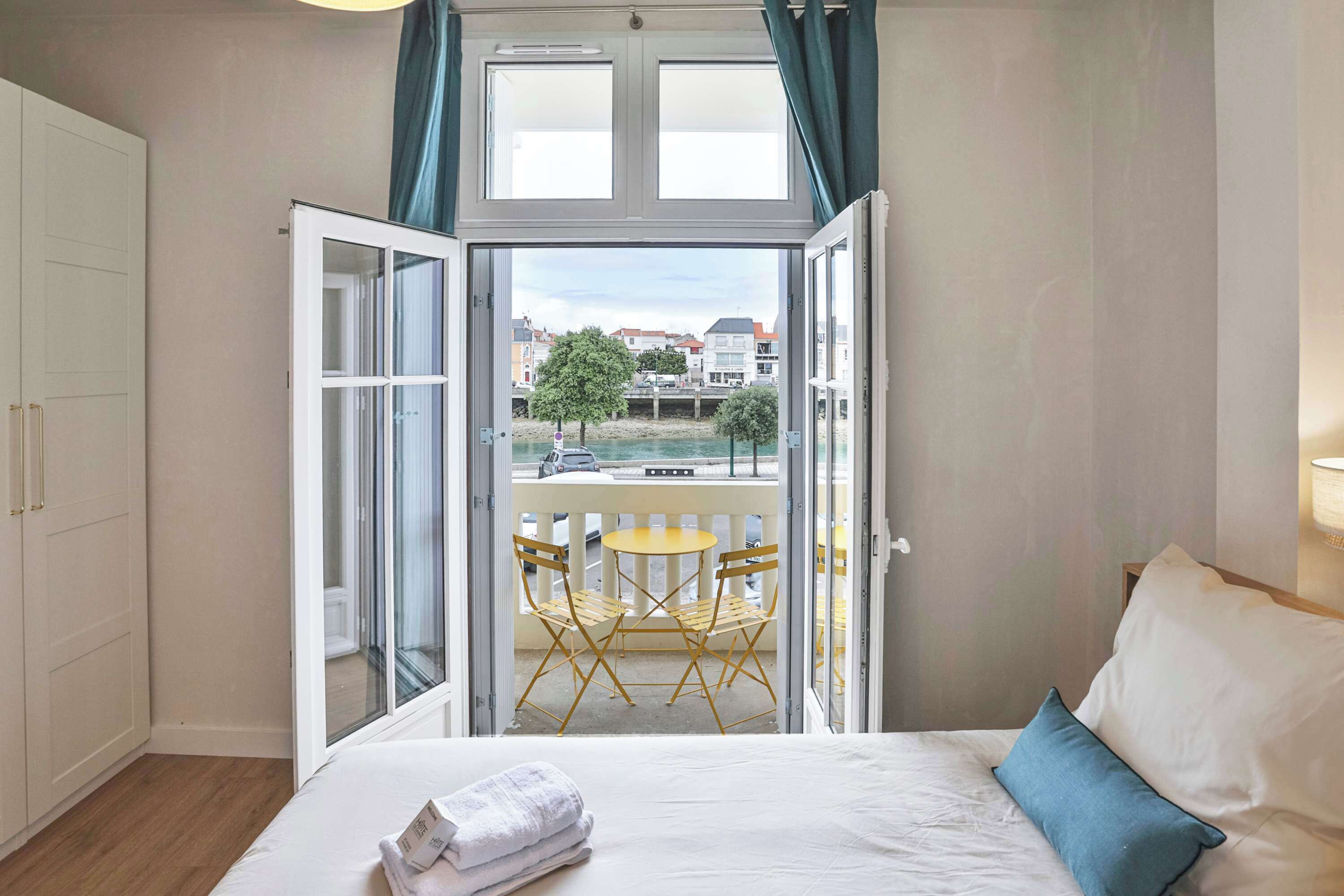 3 bedrooms, desk, iron/ironing board, WiFi