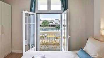 3 bedrooms, desk, iron/ironing board, WiFi