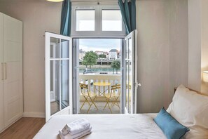 3 bedrooms, desk, iron/ironing board, WiFi