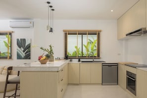 Microones, forn, placa de cuina i rentaplats