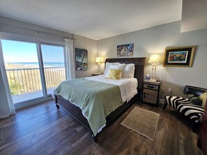 3 slaapkamers, een strijkplank/strijkijzer, gratis wifi, beddengoed