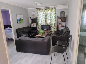 Smart-TV, Kamin, Bücher