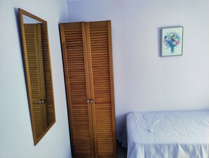 6 chambres, fer et planche à repasser, Wi-Fi gratuit, draps fournis