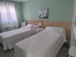 6 عدّة غرف نوم ومكواة/لوح كي وواي فاي مجانًا وملاءات أسرّة