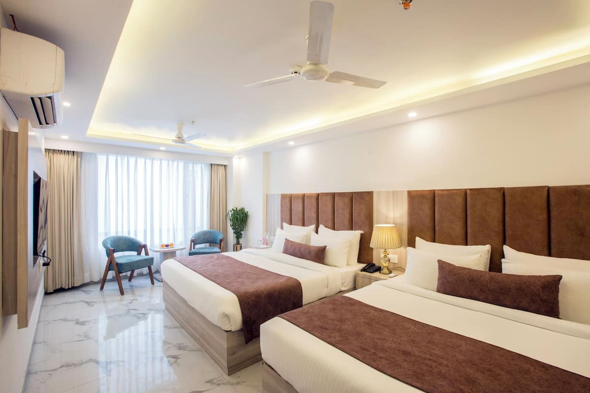 Premium bedding, desk, soundproofing, free WiFi