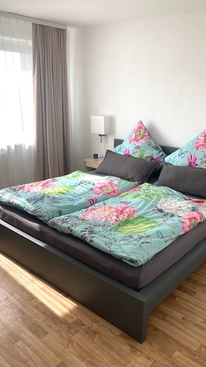 2 bedrooms, desk, iron/ironing board, travel cot - Apartment Weißenfelser Straße, 71m², 2 bedrooms, with all the trimmings (Merseburg)