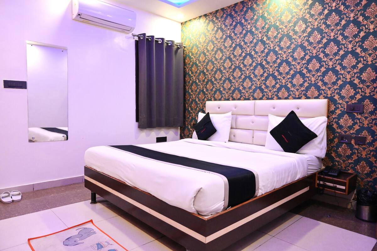 Deluxe Double Room | Egyptian cotton sheets, premium bedding, desk, laptop workspace