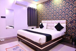 Egyptian cotton sheets, premium bedding, desk, laptop workspace