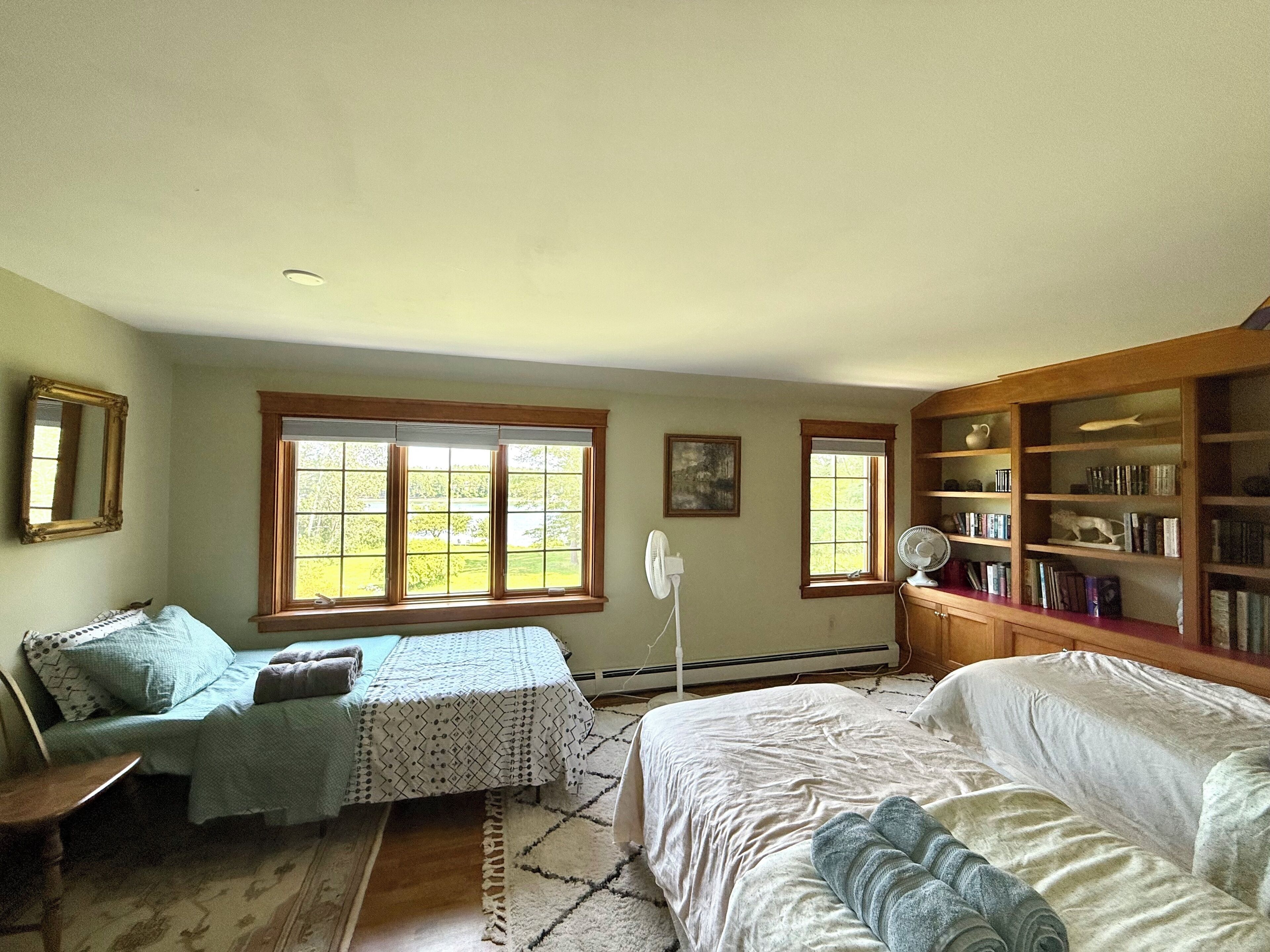 5 bedrooms, iron/ironing board, WiFi, bed sheets