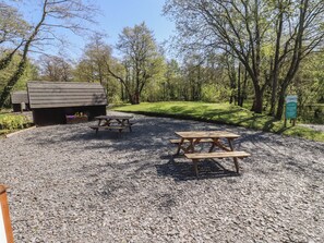 Cottage | Outdoor dining - Butterfly Hut 2 (Preston)
