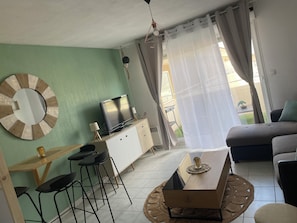 Living area - Studio pool ideal location Brignoles (Brignoles)