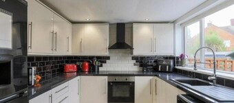 Stylish 3BR House – Maidstone Gem