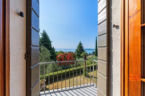 Property grounds - Villa Mariavittoria with private pool (Gardone Riviera)