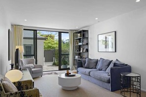 Smart TV, offices - The Riverside Apartment (Christchurch)