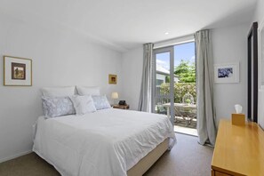 2 slaapkamers, een strijkplank/strijkijzer, gratis wifi, beddengoed
