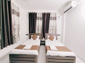 Deluxe Room | Iron/ironing board, free WiFi - Hotel Revmantra (Pune)
