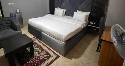 DE ROSS HOTEL & SUITES