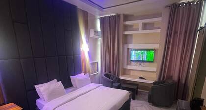 DE ROSS HOTEL & SUITES