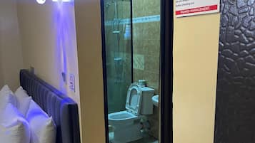 Estudio económico, vistas a la ciudad | Escritorio, espacio para trabajar con un portátil, wifi gratis