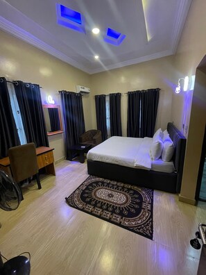 Comfort-Suite | Schreibtisch, laptopgeeigneter Arbeitsplatz, kostenloses WLAN