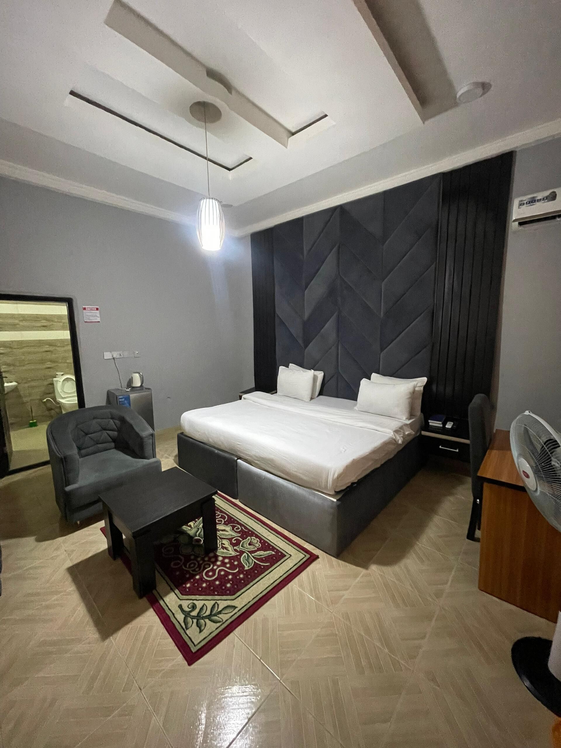 ห้องคอมฟอร์ทสวีท | โต๊ะทำงาน, พื้นที่ทำงานแบบใช้แล็ปท็อป, Wi-Fi ฟรี