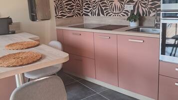 Micro-ondes, four, plaque de cuisson, lave-vaisselle