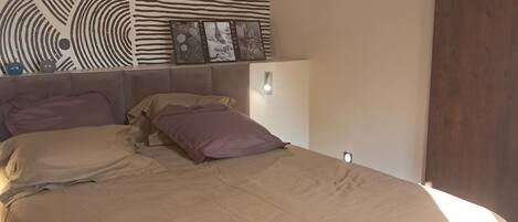 1 slaapkamer, een strijkplank/strijkijzer, wifi, beddengoed