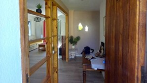 A hallway with wooden doors and a table with items on it. - 1.5 km from "plage de la Garde" Top of Villa with private garden and barbecue area (La Garde)