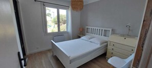 3 camere, una scrivania, ferro/asse da stiro, Wi-Fi gratuito