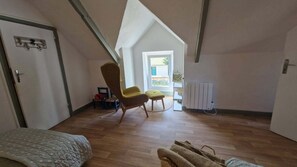 2 bedrooms, desk, free WiFi, bed sheets