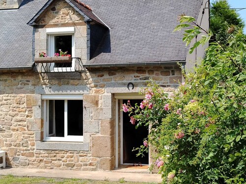 Maison bretonne typique avec jardin proche mer et baie de Saint Brieuc