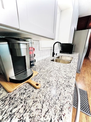 Micro-ondes, four, plaque de cuisson, lave-vaisselle