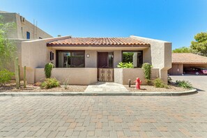 Apartment (2 Bedrooms) | Interior - Chic, Walkable Desert Retreat - Private & Serene (Palm Springs)