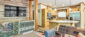 'woman Lake Chain Retreat' w/ Deck & Dock!