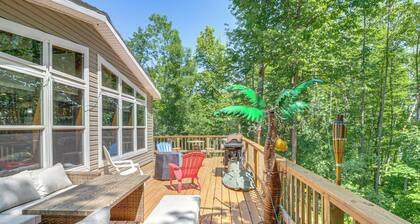 Lakefront Retreat w/ Deck & Dock in Hackensack!